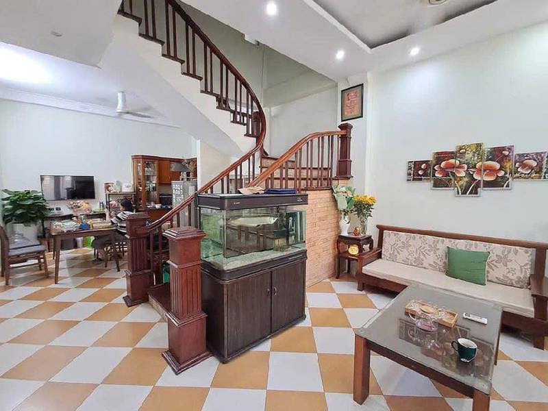 BÁN NHÀ PHỐ HOÀNG NHƯ TIẾP – Ô TÔ VÀO NHÀ – KINH DOANH TỐT – ĐỐI DIỆN NHÀ VĂN HÓA – NGÕ THÔNG SANG