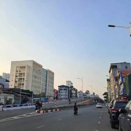 BÁN NHÀ PHỐ HOÀNG NHƯ TIẾP – Ô TÔ VÀO NHÀ – KINH DOANH TỐT – ĐỐI DIỆN NHÀ VĂN HÓA – NGÕ THÔNG SANG