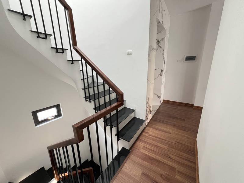 BÁN NHÀ ĐÀM QUANG TRUNG – NHÀ MỚI 6 TẦNG – THANG MÁY – CÁCH PHỐ 20M – GẦN AEON MALL LONG BIÊN