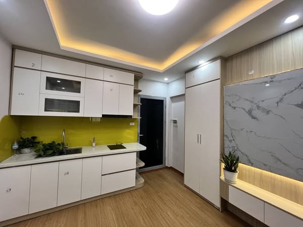 Tập thể phố 8/3, thông Minh Khai, mới kính koong, sử dụng 80m, 3 ngủ đủ công năng