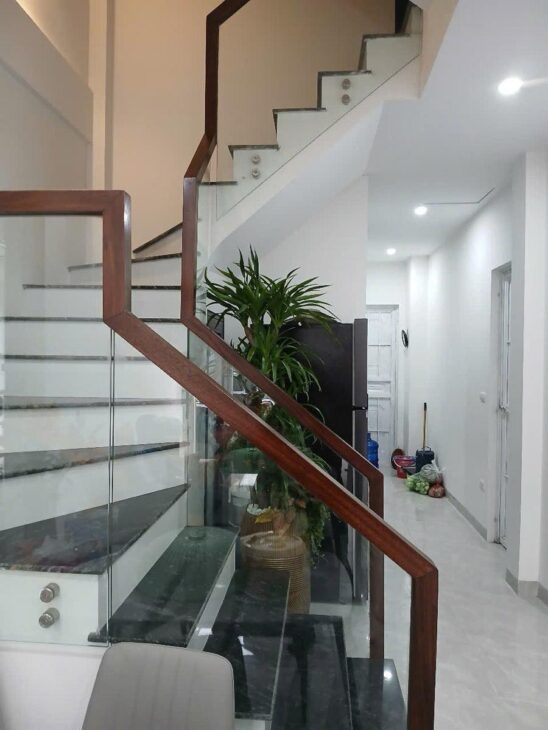 NHÀ ĐẸP XÂY MỚI – Ô TÔ TRÁNH – VÀO NHÀ – THANG MÁY – FULL NỘI THẤT – THẠCH BÀN