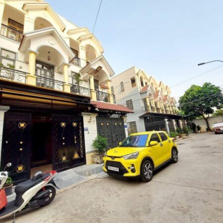 NHÀ KHU ĐỒNG BỘ CỰC ĐẸP ĐẼ VĂN MINH! ĐƯỜNG 8M Ô TÔ ĐẬU CỬA, GIÁP GÒ VẤP