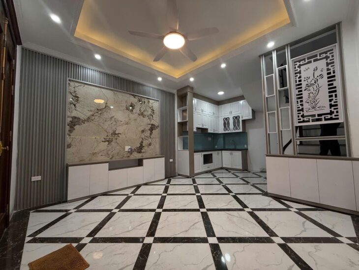 Cần bán nhà xây mới 5 tầng ngõ 250 Tân Mai, ngay ngã tư Tân Mai- Kim Đồng ngõ thông ô tô nhỏ qua nhà