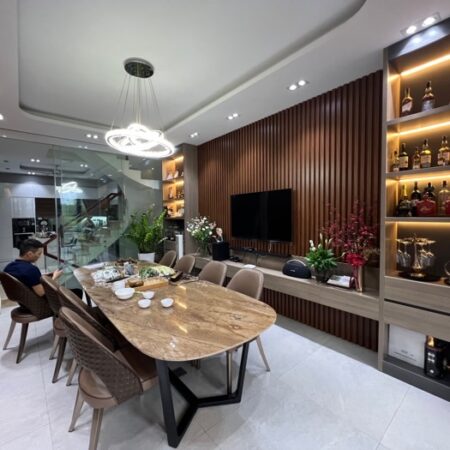 HIẾM HIẾM LÁNG HẠ – PHÂN LÔ – Ô TÔ TRÁNH – HƠN 40M RA PHỐ – THÔNG TỨ TUNG – Ô CHỜ THANG MÁY – KINH