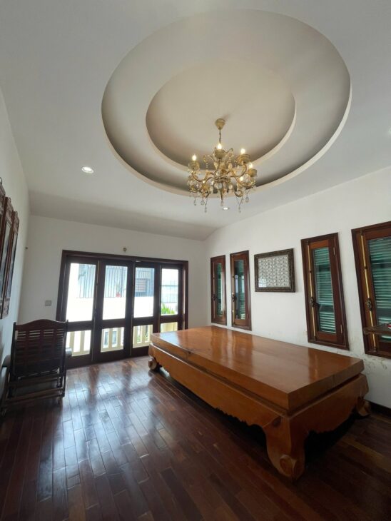 Bán Nhà Lạc Long Quân 52m x 5 tầng Mt 4.1m Mặt Ngõ Ô Tô Kinh Doanh Giá 19.9 Tỷ.