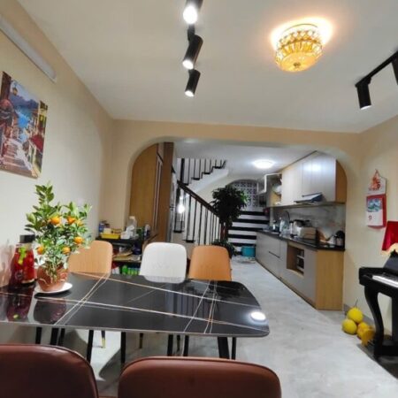 Hiếm! Bán nhà Trương Định 50m2.MTx5m gần phố, gần ô tô, tặng full nội thất