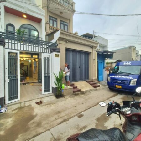 Nhà sân XE HƠI, 3pn gần Cao Đẳng Điện Lực, xe tải né nhau, 3.86T!