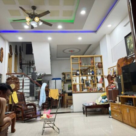 Nhà ĐẸP 5x20m Full Nội thất xịn, 3 lầu, 4pn, 5wc, sân xe 7 chỗ