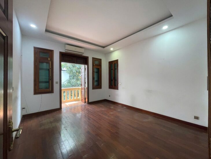 Bán Nhà Lạc Long Quân 52m x 5 tầng Mt 4.1m Mặt Ngõ Ô Tô Kinh Doanh Giá 19.9 Tỷ.