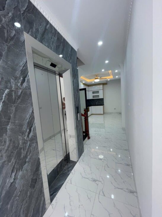 THANH AM – LONG BIÊN – NHÀ ĐẸP 6 TẦNG – THANG MÁY – CÁCH Ô TÔ TRÁNH 1 NHÀ – SỔ VUÔNG ĐẸP