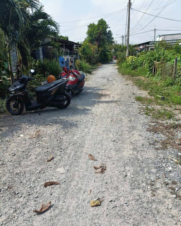 đất ngộp xã phước thạnh diện tích 1100m2 có 300m2 đất thổ , qh hiện hữu