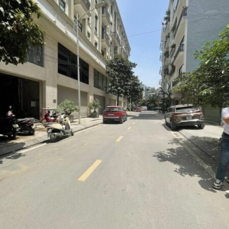 Bán nhà Yên Lạc 58m2.MTx5m gara ô tô, thang máy, phân lô, ngõ thông chạy vòng quanh