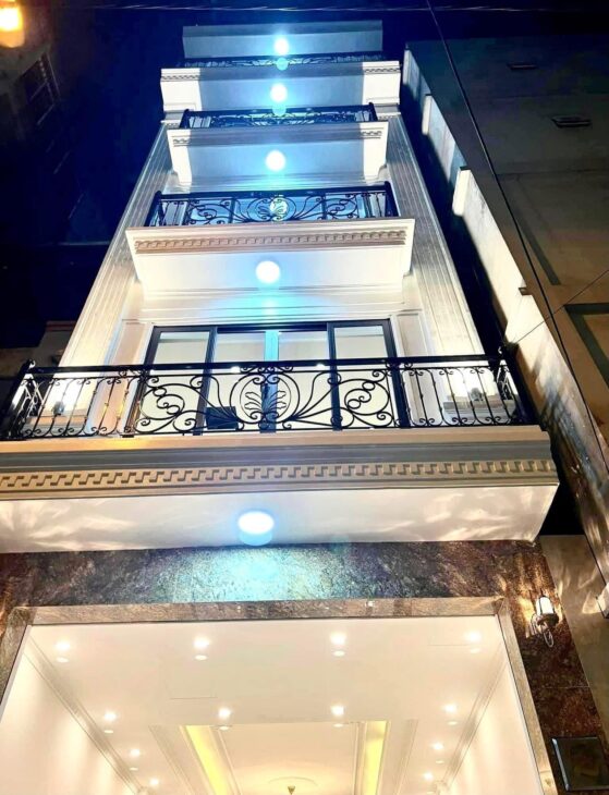 NGUYỄN CHÍ THANH – 42M2 – 6 TẦNG THANG MÁY – – NHÀ MỚI – Ô TÔ ĐỖ CỬA – GIÁ 15,7 TỶ