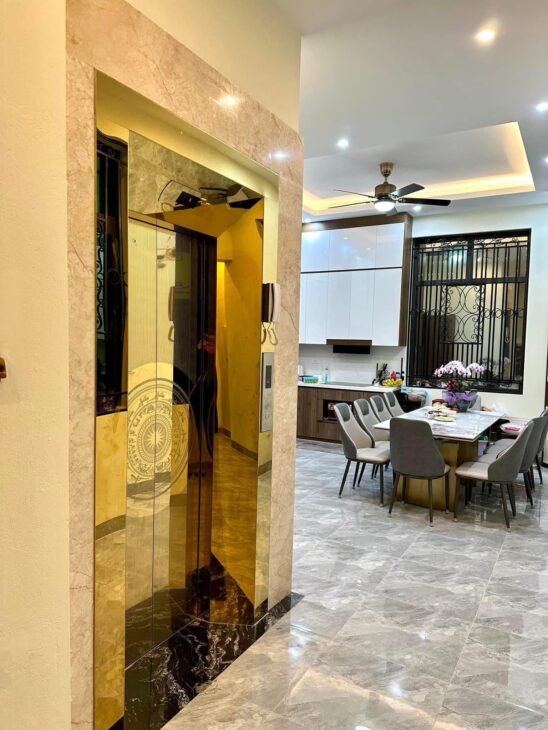 NGUYỄN CHÍ THANH – 42M2 – 6 TẦNG THANG MÁY – – NHÀ MỚI – Ô TÔ ĐỖ CỬA – GIÁ 15,7 TỶ