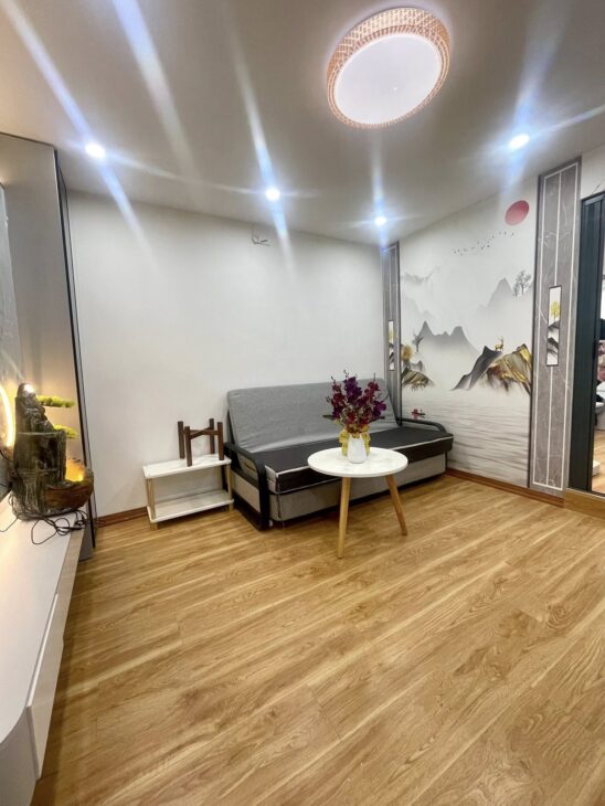 Tập thể tầng 2 phố Quỳnh Mai, Hai Bà Trưng – DT 70m, 2 ngủ, hơn 2 đồng