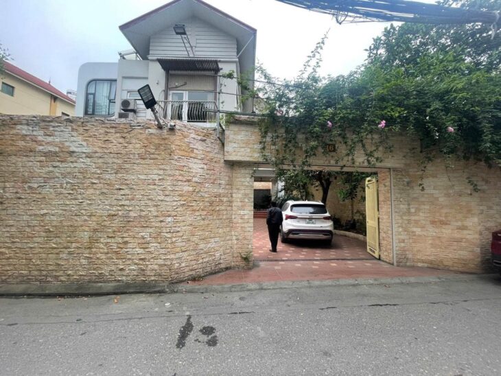 biệt thự sân vườn Ngọc Thuỵ, 320m x 4 tầng, mặt tiền 13.5m, phong cách Châu Âu, nội thất nhập khẩu,