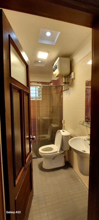 Nhà đẹp Hoàng Hoa Thám, Ba Đình, Lô góc, KD, ngõ thông, 13,5 tỷ