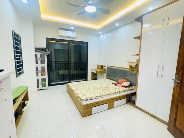 PHẢI THẬT NHANH! Chỉ 4 tỷ hơn sở hữu ngay ngôi nhà 38m x 5T ở ngã tư Nhổn, ngõ thông, ô tô, kinh