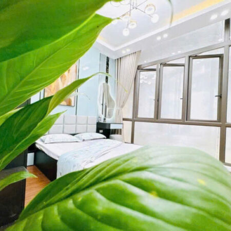 Ngã tư Nguyễn Chí Thanh – Láng – Đống Đa – Ô tô vào nhà – nhà mới xịn – 40m – 6T – 14 tỉ