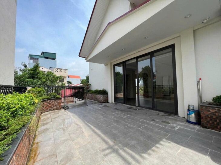 biệt thự sân vườn Ngọc Thuỵ, 320m x 4 tầng, mặt tiền 13.5m, phong cách Châu Âu, nội thất nhập khẩu,