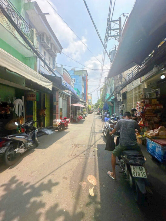 Chủ hạ giá! Hẻm nhựa 6m Nguyễn Hữu Cảnh, P22, BT – (8 x 17m) CN: 112m2 – KC: 1 tầng – Giá 9,9 tỷ