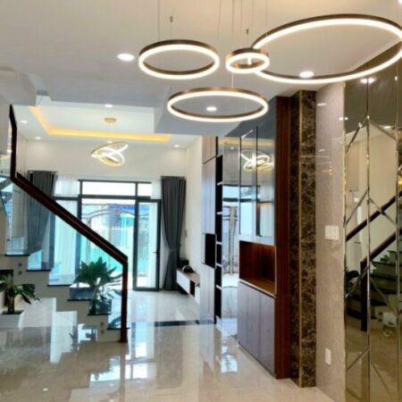 Bán nhà 4 tầng, 90m², 4PN, 5WC, Q.2, 8.2 tỷ, sổ hồng