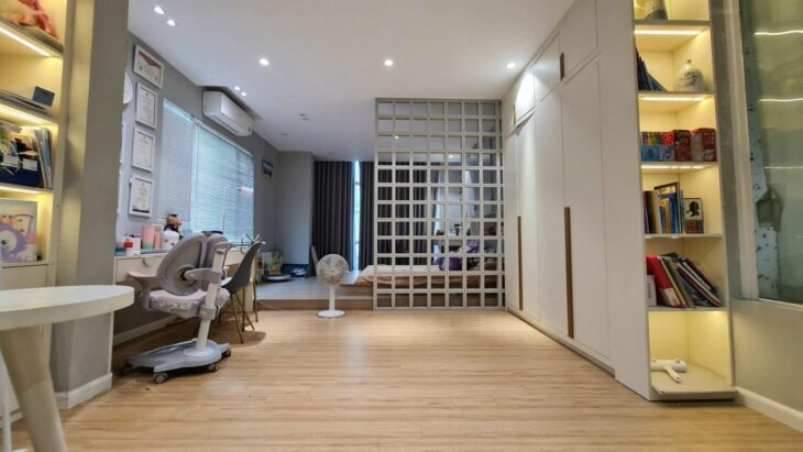 bán nhà Nguyễn Sơn- bệnh viện Tâm Anh, 105m x 6 tầng, lô góc, thang máy, 2 mặt ôtô tránh