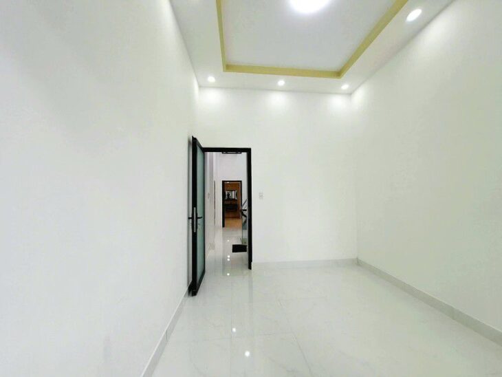 NHÀ ĐẸP 3 TẦNG TRẦN VĂN QUANG, TÂN BÌNH SÁT VÁCH QUẬN 10, 45M2, VUÔNG NỞ HẬU TÀI LỘC, Ô TÔ SÁT NHÀ