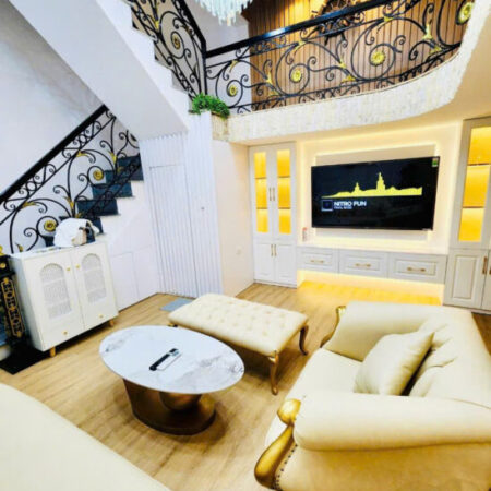 Nhà hiếm! Bán nhà 5 tỷ, ô tô đỗ cửa, Phố Đặng Tiến Đông, Zalo 0911911021