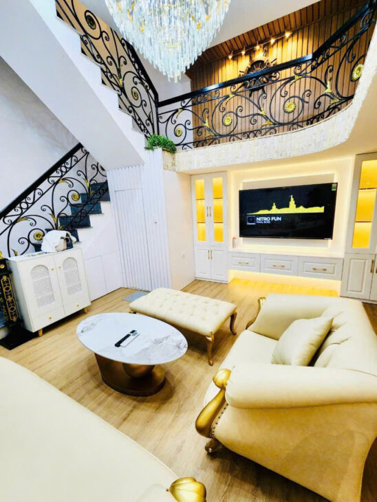 Nhà hiếm! Bán nhà 5 tỷ, ô tô đỗ cửa, Phố Đặng Tiến Đông, Zalo 0911911021