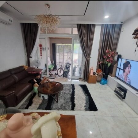 Bán nhà mặt phố đường Tự Do, Q.9, 90m², 3 tầng, 9.1 tỷ