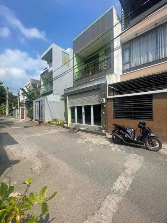 Bán nhà mặt phố Q.9, 33m², 2 tầng, 5 tỷ, sổ đỏ Phường Phước Long B, 185, 0978079699