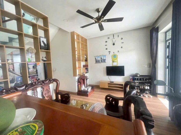 Bán nhà mặt phố Q.9, 33m², 2 tầng, 5 tỷ, sổ đỏ Phường Phước Long B, 185, 0978079699