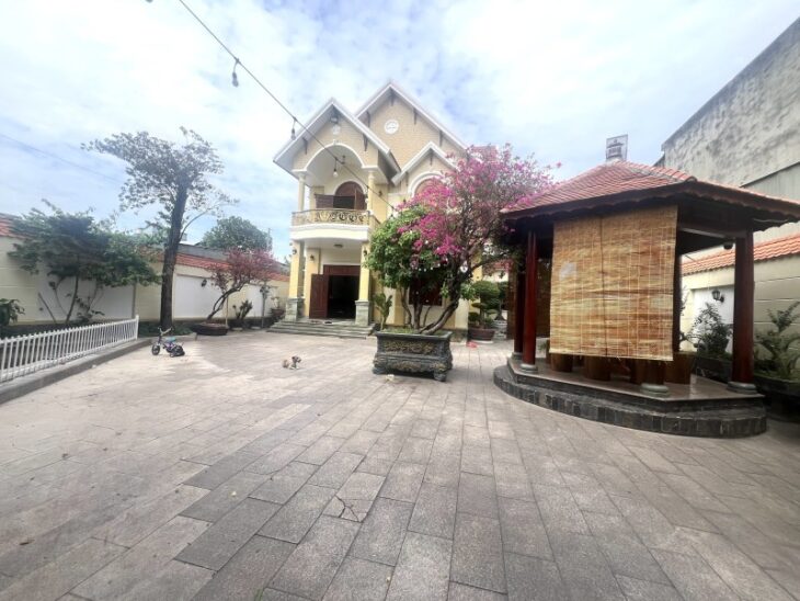 Dĩ An – Biệt thự đơn lập siêu đẹp – Full gỗ quý – 530m² – Giá 23 tỷ – NH định giá 25 tỷ