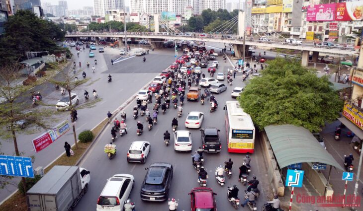 Hiếm, giá rẻ, bán gấp nhà ngõ Phố Nguyễn Trãi, phù hợp ở và kinh doanh, 38m2 *3 tầng, 5,7 tỷ