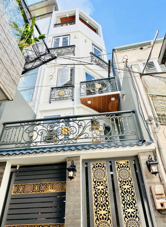 Nhà Mới ở Ngay HXH Cách Mạng Tháng 8 , 5tang 4mx10m, Sổ Vuông Hoàn Công Đủ BTCT, Nhỉnh 6 Tỷ