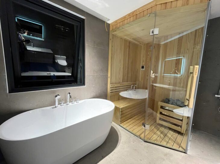 Siêu phẩm Ngọc Thuỵ, 65m x 7 tầng, mặt tiền 6.5m, gara 2 ôtô, thang máy, full nội thất