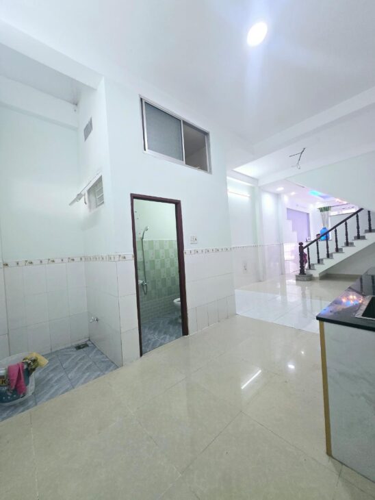 Bán nhà mặt phố Q.9, 54m2, 4.6 tỷ, 3 tầng, 4PN, 5WC, sổ đỏ