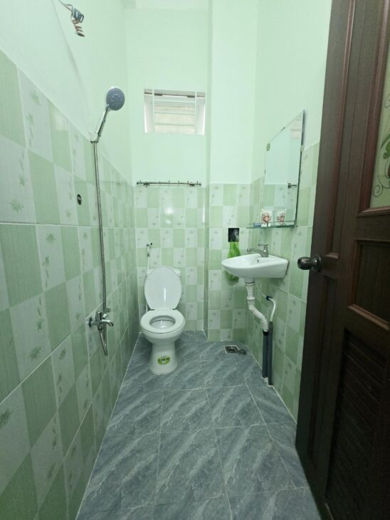 Bán nhà mặt phố Q.9, 54m2, 4.6 tỷ, 3 tầng, 4PN, 5WC, sổ đỏ