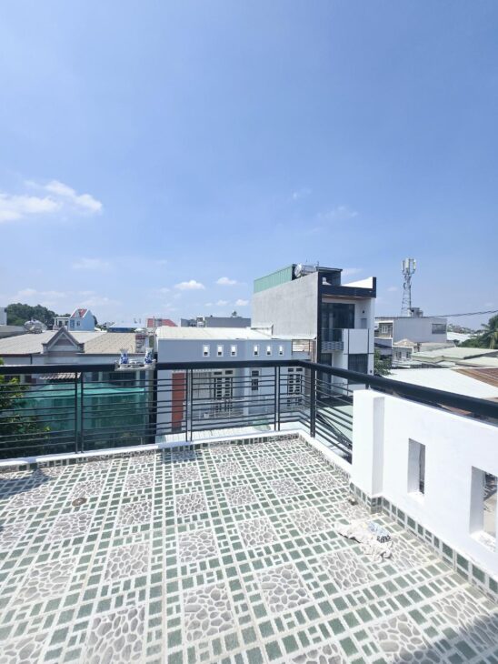 Bán nhà mặt phố Q.9, 54m2, 4.6 tỷ, 3 tầng, 4PN, 5WC, sổ đỏ