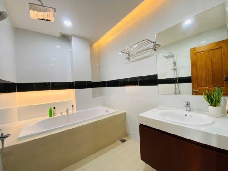 Bán nhà mặt phố Q.9, Thủ Đức, 147m², 4 tầng, 6PN, 15.4 tỷ, sổ hồng