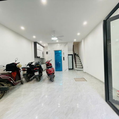 Bán nhà phố Kim Mã, Ba Đình, vuông đẹp, diện tích 37m2, mặt tiền 4.8m, giá chỉ 10.5 tỷ