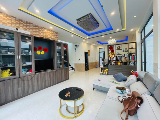 BÁN BIỆT THỰ 2 TẦNG, DT250M2 – KHU ĐÔ THỊ GOLDEN HILL, CẠNH NGUYỄN TẤT THÀNH – CHỈ 6.25 TỶ