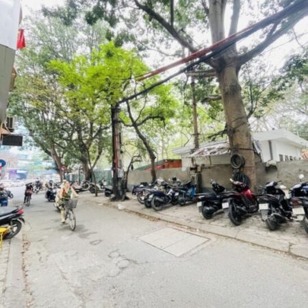 Bán nhà mặt phố oto kinh doanh, vỉa hè rộng, 42m2 x 5T, 3 bước chân ra ĐH Thủy Lợi, chỉ 16 tỷ