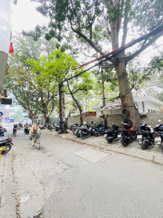 Bán nhà mặt phố oto kinh doanh, vỉa hè rộng, 42m2 x 5T, 3 bước chân ra ĐH Thủy Lợi, chỉ 16 tỷ