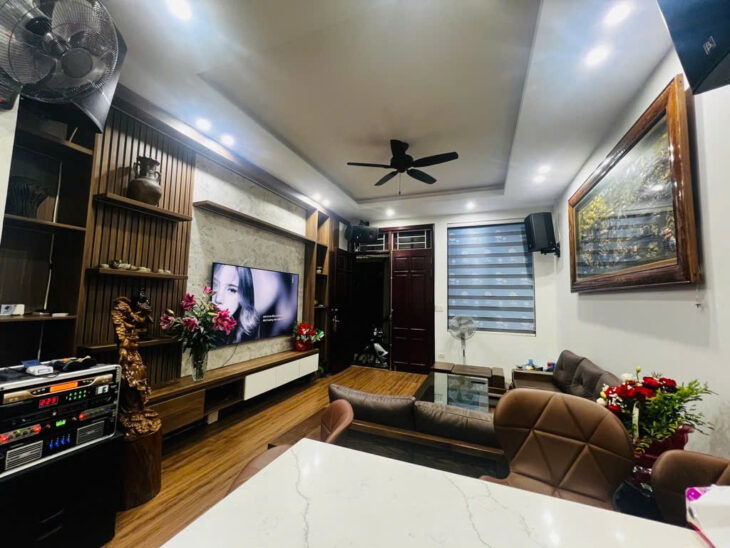 Bán nhà Phố Giảng Võ, Nhà Nội Thất Đẹp,Sổ Vuông Vắn, 40mx5T, Giá: 8.5 Tỷ, Lh: 0396935190.