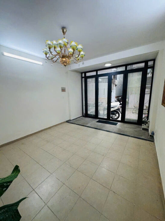 Bán nhà quận 10, Cách Mạng Tháng 8, 35m2, 2 tầng, hẻm xe hơi, 6.3 tỷ