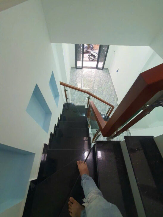 Bán nhà quận 10, đường Trần Bình Trọng, 50m2, 3 tầng, hẻm xe hơi, 8.5 tỷ