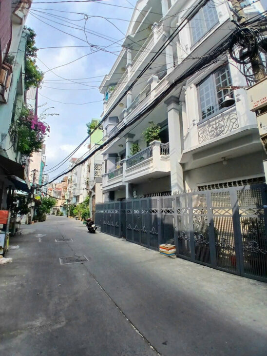 Bán nhà quận 11, đường Lạc Long Quân, 48m2, 5 tầng, hẻm 8m, 8.4 tỷ