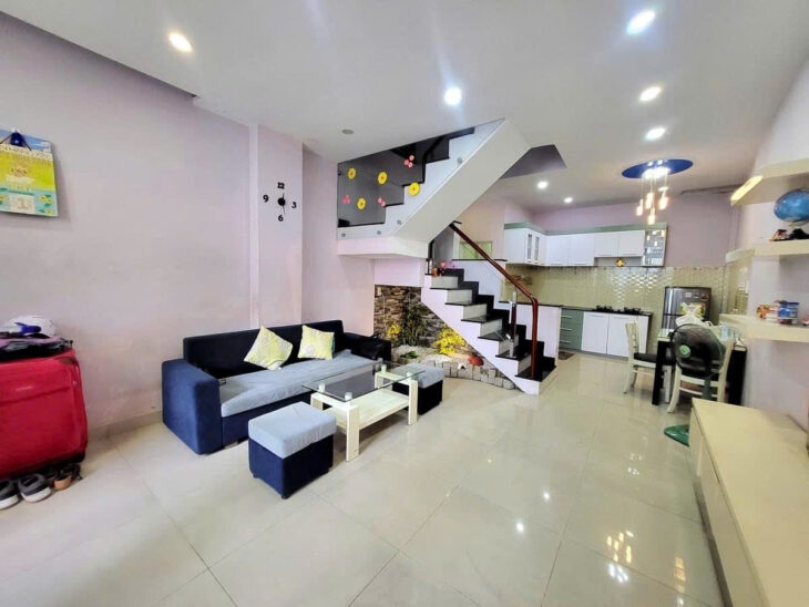 Bán nhà quận Tân Bình, đường Thiên Phước, 39m2, 2 tầng, hẻm xe hơi, 5.5 tỷ